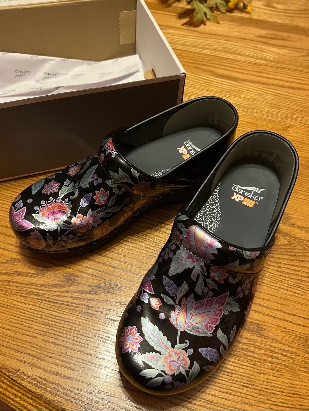 Dansko XP 2.0 Black Patent Botanical Size 40